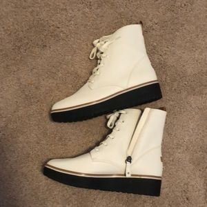 NWOT Dr. Scholls zip up boots